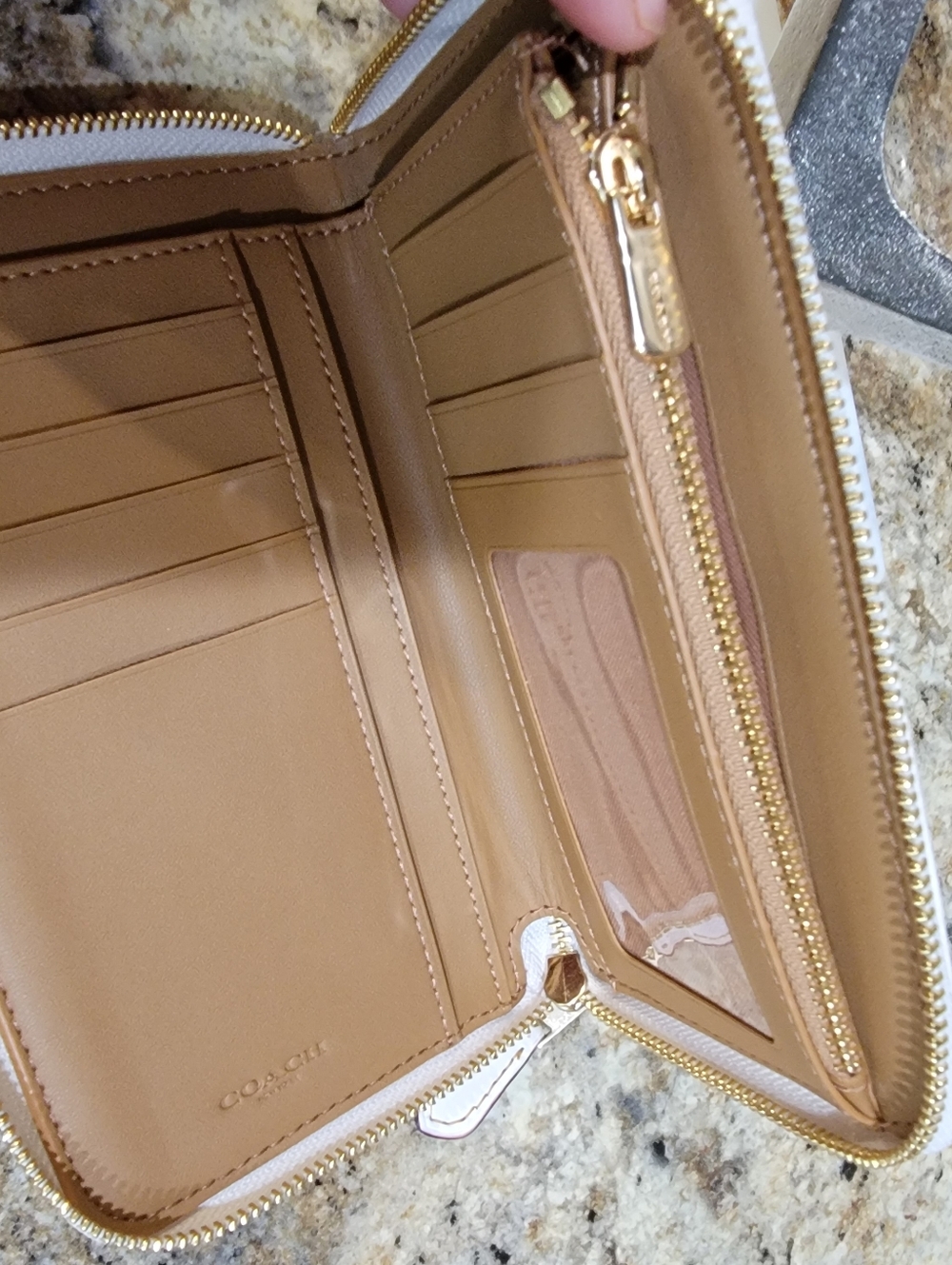 Coach Medium Id Zip Wallet In Signature Canvas - Picture 5 of 8